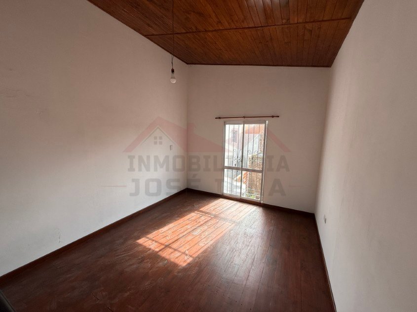 Departamento 1 dorm. A una cuadra del Centro de la Ciudad! - Calle Tomas Guido e/ Soloeta y Saavedra.